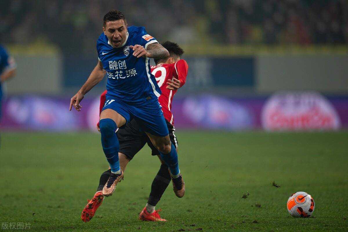 官方网页版登录-包含辽宁本钢训练开放日，清晨队长鼓劲引欢呼，中超在即，更衣室氛围转暖的词条