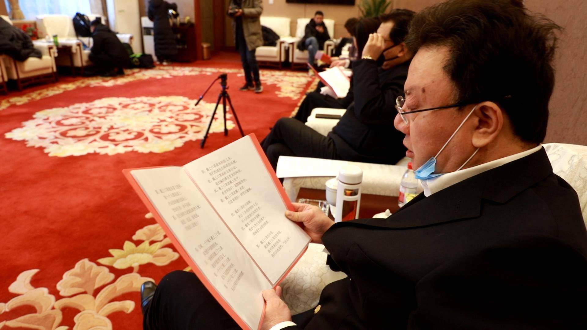 九游娱乐官网-包含法兰克福迎葡超关键赛，赛前调整名单，引发热议，医务组通报恢复的词条